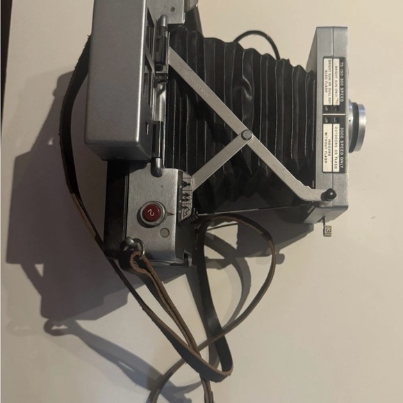 Antique Polaroid 250 Camera #vintagecameras #photography #antique 📷 - Picture 5 of 5